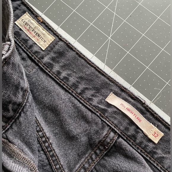 Levi’s high rise 70’s Flare Jeans - Picture 3 of 4